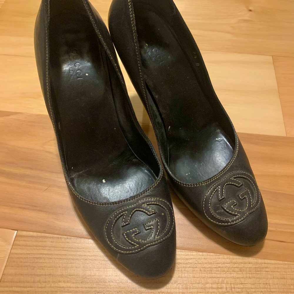 Black Leather Gucci Heels With GG Logo